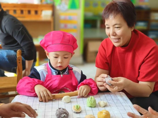 “老幼共托”新模式渐兴，前路几何？ - 千百度社区-千百度社区